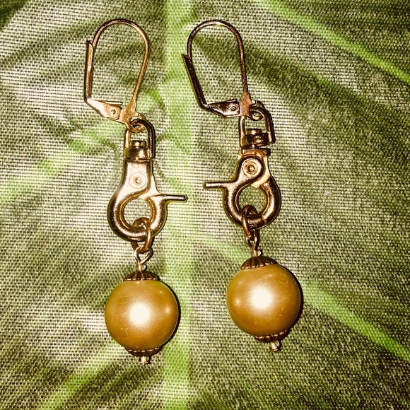 Gracious Pearl Earrings - Picture 2 of 3